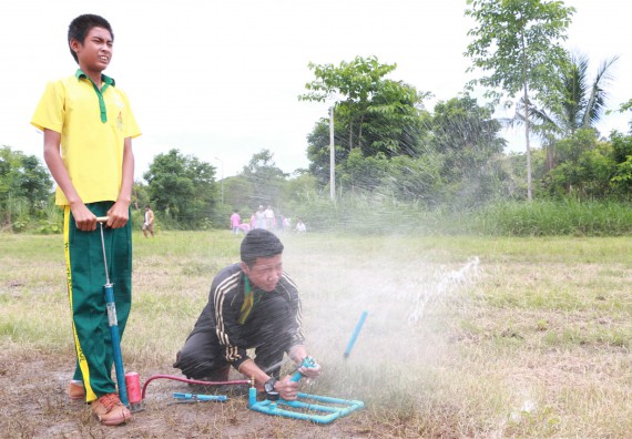 การแข่งขันจรวดขวดน้ำ ระดับมัธยมศึกษาปีที่ 1-3