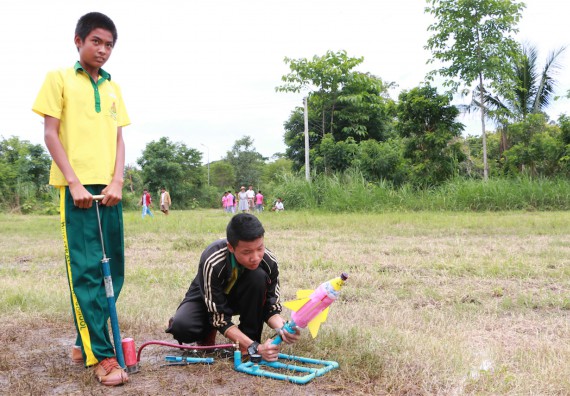 การแข่งขันจรวดขวดน้ำ ระดับมัธยมศึกษาปีที่ 1-3