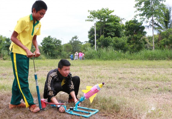 การแข่งขันจรวดขวดน้ำ ระดับมัธยมศึกษาปีที่ 1-3