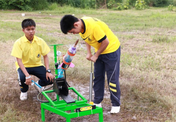 การแข่งขันจรวดขวดน้ำ ระดับมัธยมศึกษาปีที่ 4-6