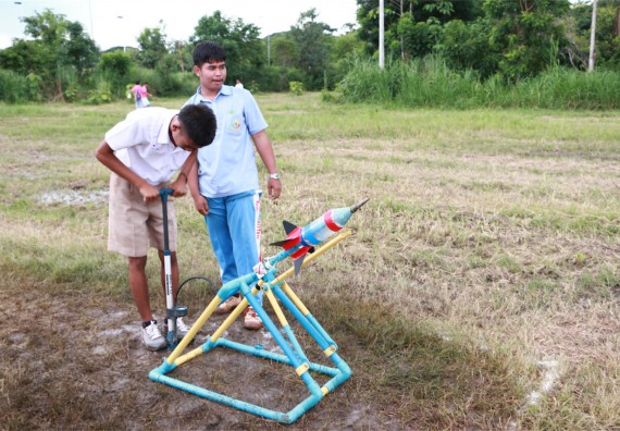 การแข่งขันจรวดขวดน้ำ ระดับมัธยมศึกษาปีที่ 4-6