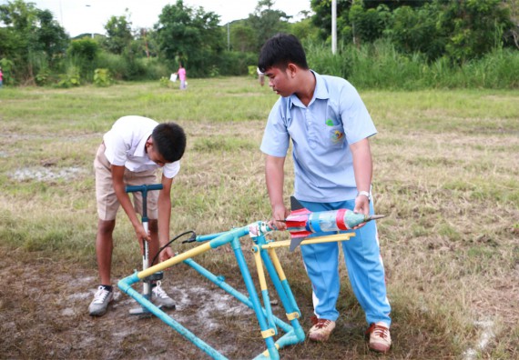 การแข่งขันจรวดขวดน้ำ ระดับมัธยมศึกษาปีที่ 4-6