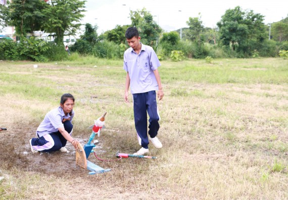 การแข่งขันจรวดขวดน้ำ ระดับมัธยมศึกษาปีที่ 4-6