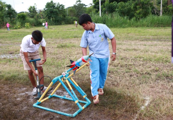 การแข่งขันจรวดขวดน้ำ ระดับมัธยมศึกษาปีที่ 4-6