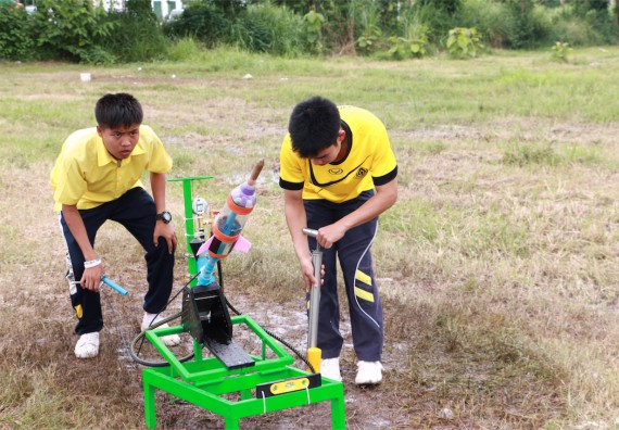 การแข่งขันจรวดขวดน้ำ ระดับมัธยมศึกษาปีที่ 4-6