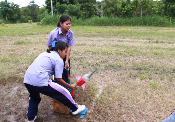 การแข่งขันจรวดขวดน้ำ ระดับมัธยมศึกษาปีที่ 4-6