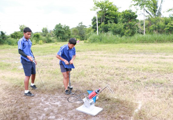 การแข่งขันจรวดขวดน้ำ ระดับมัธยมศึกษาปีที่ 4-6