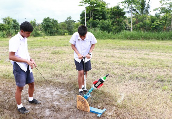 การแข่งขันจรวดขวดน้ำ ระดับมัธยมศึกษาปีที่ 4-6