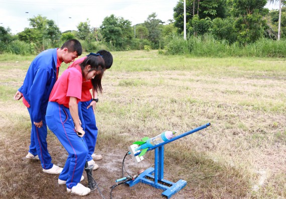 การแข่งขันจรวดขวดน้ำ ระดับมัธยมศึกษาปีที่ 4-6