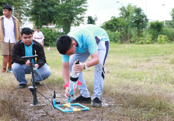 การแข่งขันจรวดขวดน้ำ ระดับมัธยมศึกษาปีที่ 4-6