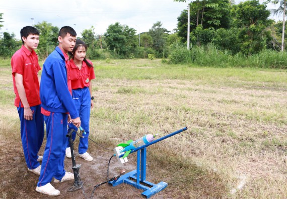 การแข่งขันจรวดขวดน้ำ ระดับมัธยมศึกษาปีที่ 4-6