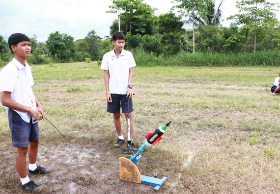 การแข่งขันจรวดขวดน้ำ ระดับมัธยมศึกษาปีที่ 4-6