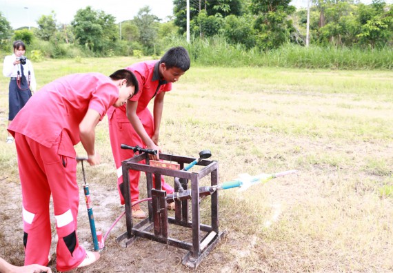 การแข่งขันจรวดขวดน้ำ ระดับมัธยมศึกษาปีที่ 4-6