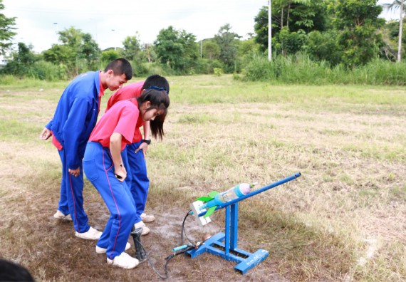 การแข่งขันจรวดขวดน้ำ ระดับมัธยมศึกษาปีที่ 4-6