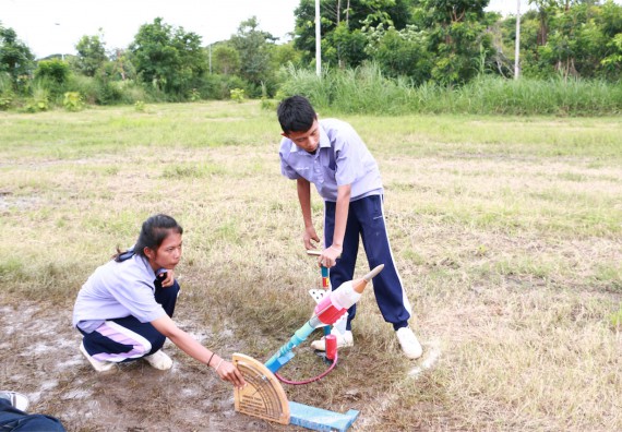การแข่งขันจรวดขวดน้ำ ระดับมัธยมศึกษาปีที่ 4-6