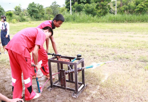 การแข่งขันจรวดขวดน้ำ ระดับมัธยมศึกษาปีที่ 4-6