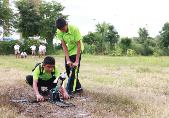 การแข่งขันจรวดขวดน้ำ ระดับมัธยมศึกษาปีที่ 4-6