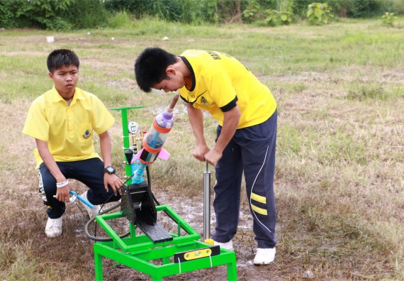 การแข่งขันจรวดขวดน้ำ ระดับมัธยมศึกษาปีที่ 4-6