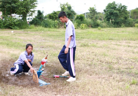 การแข่งขันจรวดขวดน้ำ ระดับมัธยมศึกษาปีที่ 4-6
