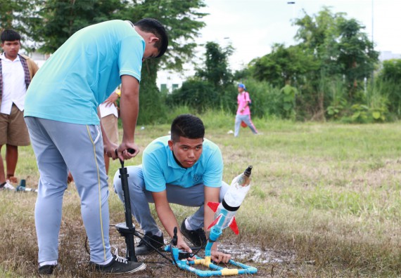 การแข่งขันจรวดขวดน้ำ ระดับมัธยมศึกษาปีที่ 4-6