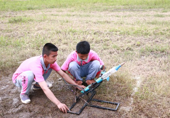 การแข่งขันจรวดขวดน้ำ ระดับมัธยมศึกษาปีที่ 4-6