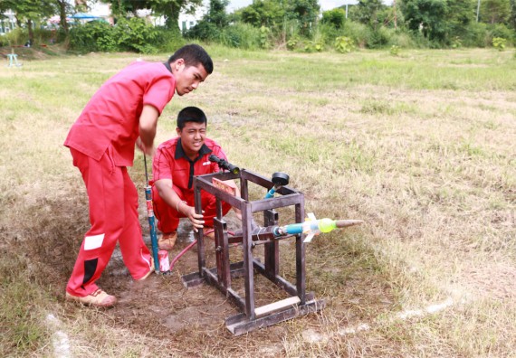 การแข่งขันจรวดขวดน้ำ ระดับมัธยมศึกษาปีที่ 4-6