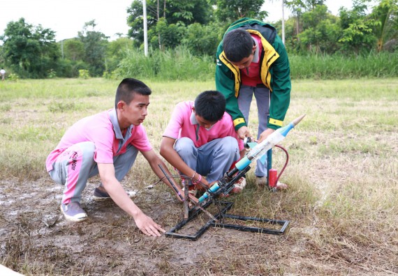 การแข่งขันจรวดขวดน้ำ ระดับมัธยมศึกษาปีที่ 4-6