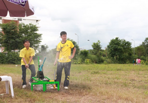 การแข่งขันจรวดขวดน้ำ ระดับมัธยมศึกษาปีที่ 4-6