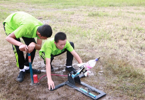 การแข่งขันจรวดขวดน้ำ ระดับมัธยมศึกษาปีที่ 4-6
