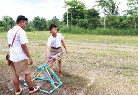 การแข่งขันจรวดขวดน้ำ ระดับมัธยมศึกษาปีที่ 4-6