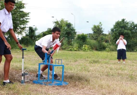 การแข่งขันจรวดขวดน้ำ ระดับมัธยมศึกษาปีที่ 4-6