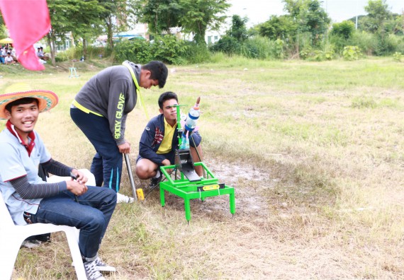 การแข่งขันจรวดขวดน้ำ ระดับมัธยมศึกษาปีที่ 4-6