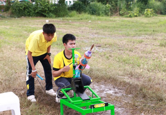 การแข่งขันจรวดขวดน้ำ ระดับมัธยมศึกษาปีที่ 4-6