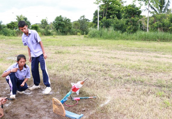 การแข่งขันจรวดขวดน้ำ ระดับมัธยมศึกษาปีที่ 4-6