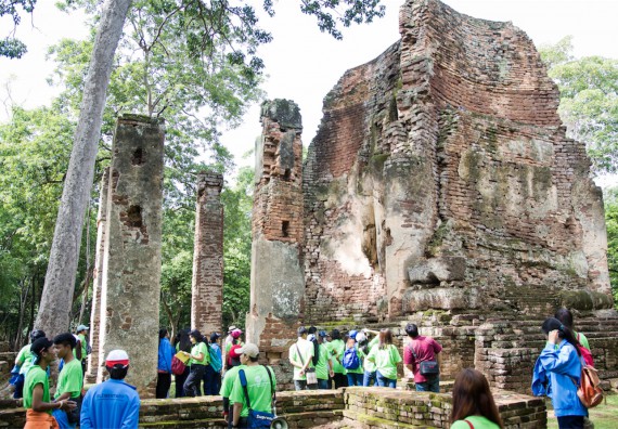 คณะวิทยาศาสตร์และเทคโนโลยีเข้าร่วมโครงการศึกษาเส้นทางท่องเที่ยวเชิงอนุรักษ์ธรรมชาติและศิลปกรรมมรดกโลกจังหวัดกำแพงเพชร