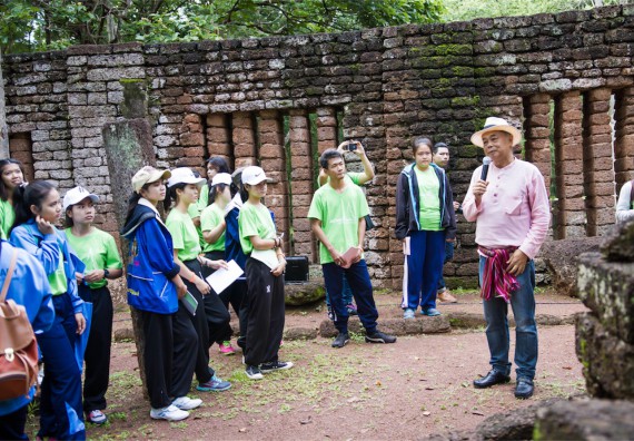 คณะวิทยาศาสตร์และเทคโนโลยีเข้าร่วมโครงการศึกษาเส้นทางท่องเที่ยวเชิงอนุรักษ์ธรรมชาติและศิลปกรรมมรดกโลกจังหวัดกำแพงเพชร
