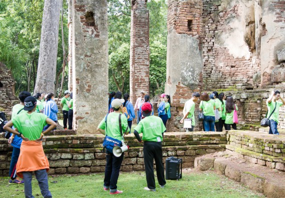 คณะวิทยาศาสตร์และเทคโนโลยีเข้าร่วมโครงการศึกษาเส้นทางท่องเที่ยวเชิงอนุรักษ์ธรรมชาติและศิลปกรรมมรดกโลกจังหวัดกำแพงเพชร