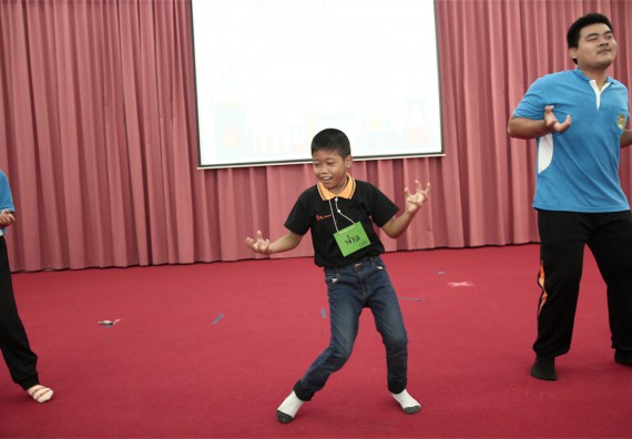 คณะวิทยาศาสตร์และเทคโนโลยี ได้จัดกิจกรรมค่ายวิทยาศาสตร์โรงเรียนสาธิตฯ ระดับชั้นประถมศึกษา ปีที่1-3