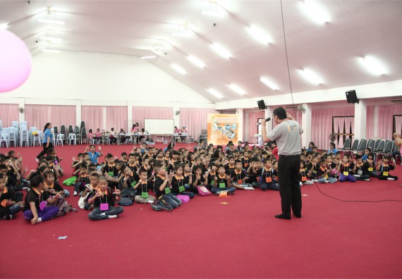 คณะวิทยาศาสตร์และเทคโนโลยี ได้จัดกิจกรรมค่ายวิทยาศาสตร์โรงเรียนสาธิตฯ ระดับชั้นประถมศึกษา ปีที่1-3