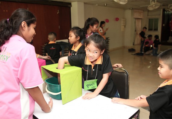 คณะวิทยาศาสตร์และเทคโนโลยี ได้จัดกิจกรรมค่ายวิทยาศาสตร์โรงเรียนสาธิตฯ ระดับชั้นประถมศึกษา ปีที่1-3