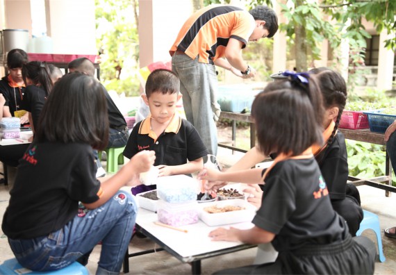 คณะวิทยาศาสตร์และเทคโนโลยี ได้จัดกิจกรรมค่ายวิทยาศาสตร์โรงเรียนสาธิตฯ ระดับชั้นประถมศึกษา ปีที่1-3