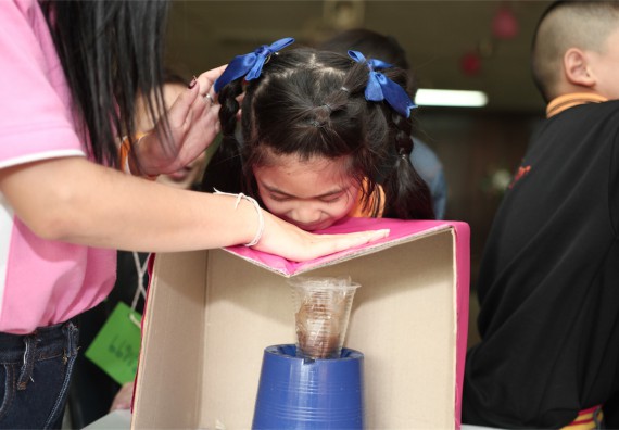 คณะวิทยาศาสตร์และเทคโนโลยี ได้จัดกิจกรรมค่ายวิทยาศาสตร์โรงเรียนสาธิตฯ ระดับชั้นประถมศึกษา ปีที่1-3