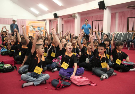 คณะวิทยาศาสตร์และเทคโนโลยี ได้จัดกิจกรรมค่ายวิทยาศาสตร์โรงเรียนสาธิตฯ ระดับชั้นประถมศึกษา ปีที่1-3