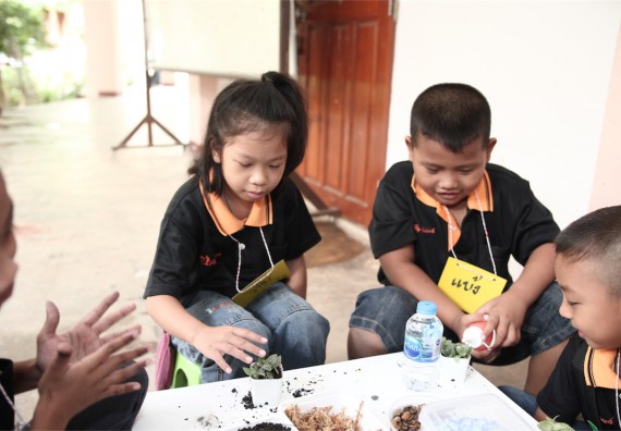 คณะวิทยาศาสตร์และเทคโนโลยี ได้จัดกิจกรรมค่ายวิทยาศาสตร์โรงเรียนสาธิตฯ ระดับชั้นประถมศึกษา ปีที่1-3