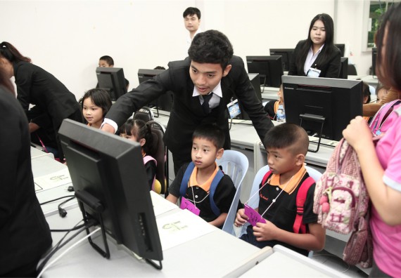 คณะวิทยาศาสตร์และเทคโนโลยี ได้จัดกิจกรรมค่ายวิทยาศาสตร์โรงเรียนสาธิตฯ ระดับชั้นประถมศึกษา ปีที่1-3