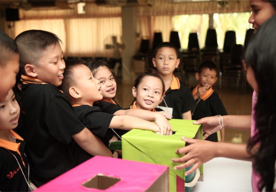 คณะวิทยาศาสตร์และเทคโนโลยี ได้จัดกิจกรรมค่ายวิทยาศาสตร์โรงเรียนสาธิตฯ ระดับชั้นประถมศึกษา ปีที่1-3