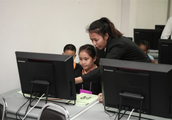 คณะวิทยาศาสตร์และเทคโนโลยี ได้จัดกิจกรรมค่ายวิทยาศาสตร์โรงเรียนสาธิตฯ ระดับชั้นประถมศึกษา ปีที่1-3