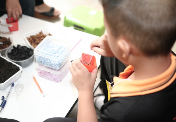 คณะวิทยาศาสตร์และเทคโนโลยี ได้จัดกิจกรรมค่ายวิทยาศาสตร์โรงเรียนสาธิตฯ ระดับชั้นประถมศึกษา ปีที่1-3