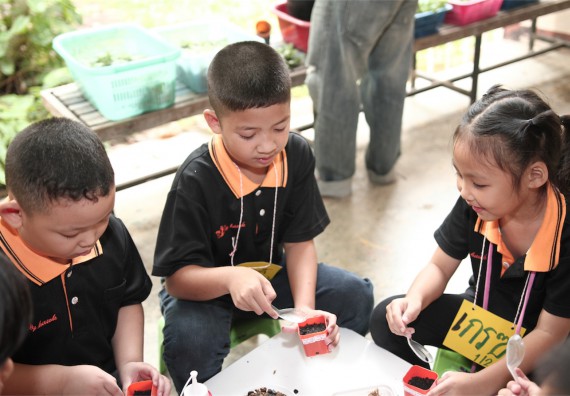 คณะวิทยาศาสตร์และเทคโนโลยี ได้จัดกิจกรรมค่ายวิทยาศาสตร์โรงเรียนสาธิตฯ ระดับชั้นประถมศึกษา ปีที่1-3