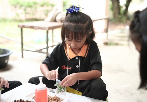 คณะวิทยาศาสตร์และเทคโนโลยี ได้จัดกิจกรรมค่ายวิทยาศาสตร์โรงเรียนสาธิตฯ ระดับชั้นประถมศึกษา ปีที่1-3